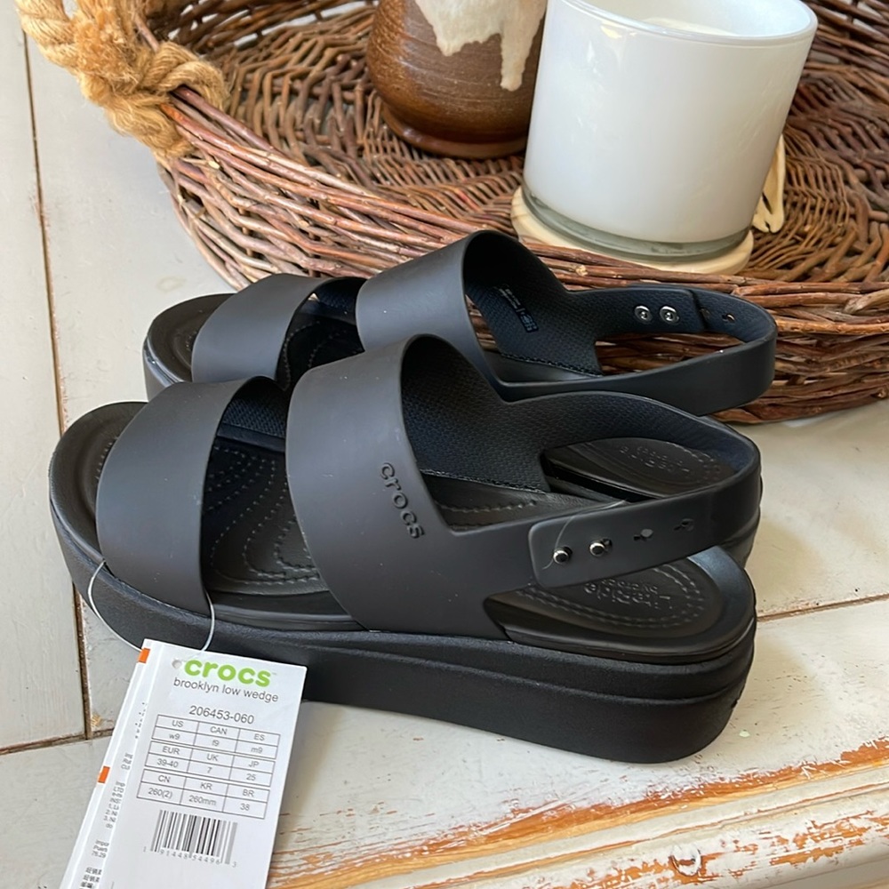 Crocs Brooklyn low wedge size 9